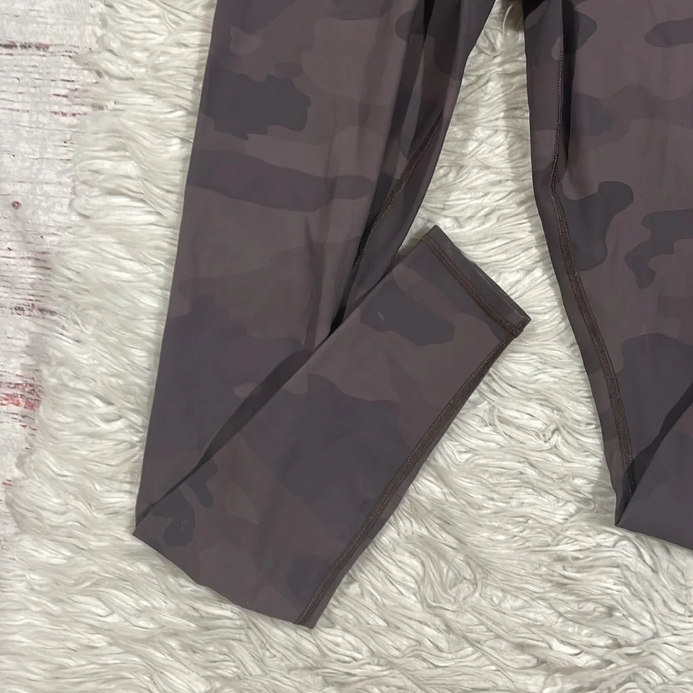 ALO Yoga High-Waist Vapor Leggings in Coco Camo